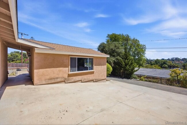 Photo - 352 Beaumont Dr
