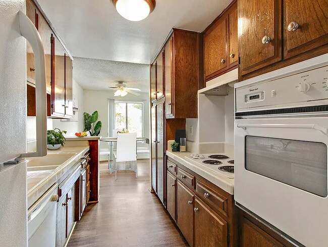 Photo - 433 Kelton Ave