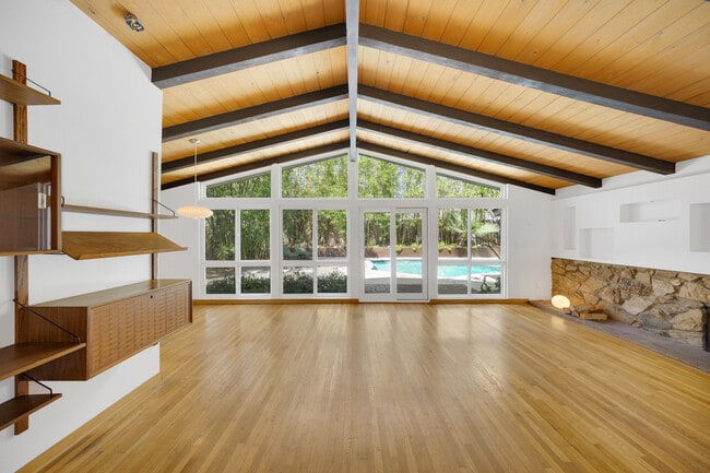 Photo - 16439 Kingsbury St