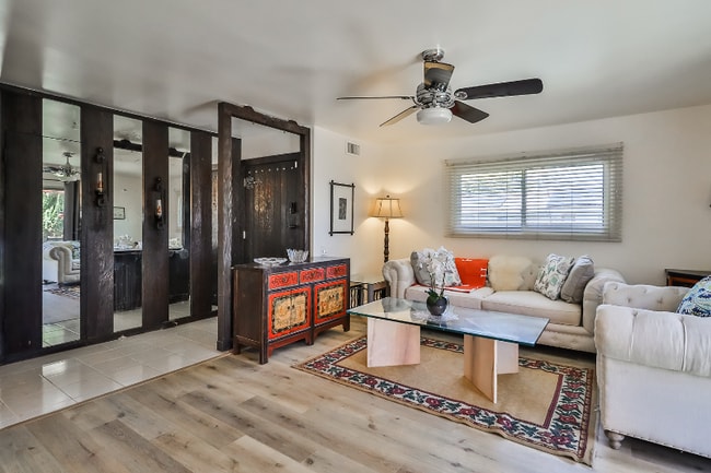 Photo - 24314 Kittridge St