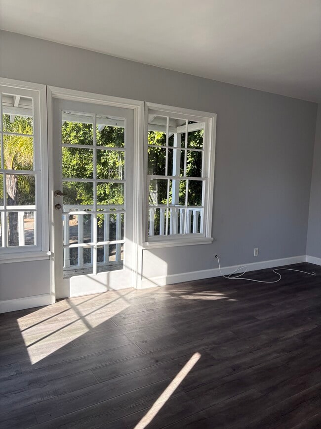 Photo - 5516 Vanalden Ave