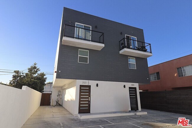Photo - 2121 Burnside Ave Unit 2123 1/2
