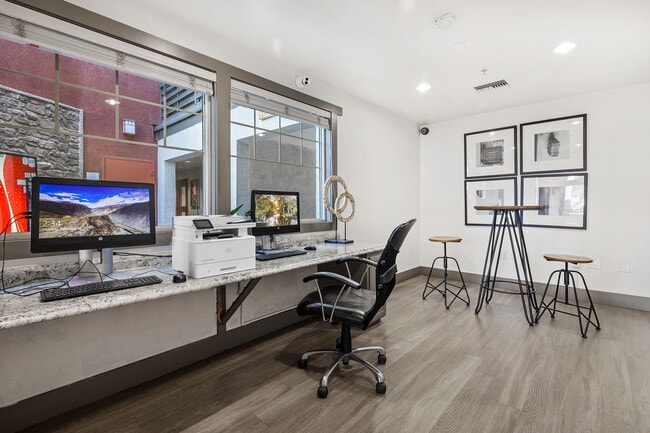 Photo - Rockwood at the Cascades