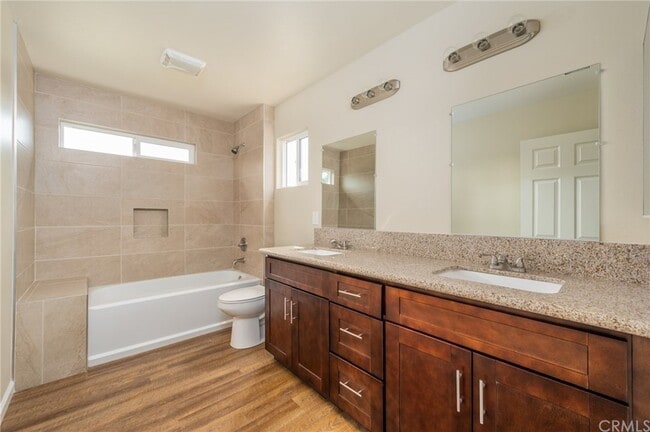 Photo - 924 Columbia St Unit 2