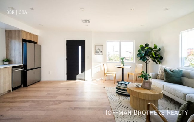 Photo - 2681 Roseview Ave