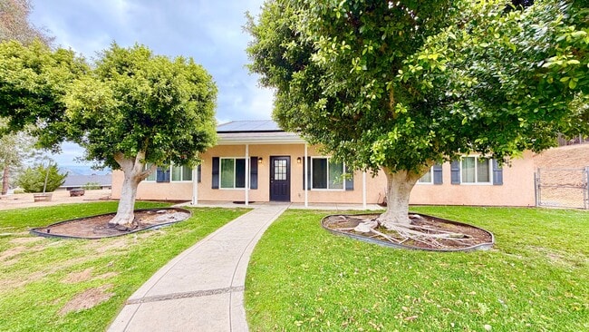 Building Photo - Nicely Updated Single-Story on quiet cul-de-sac Street just Minutes to Downtown Fallbrook!