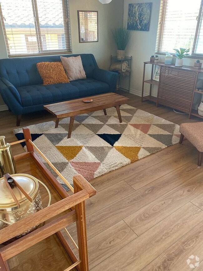 Building Photo - Charming Fully Furnished 2-Bedroom Unit in... Rental