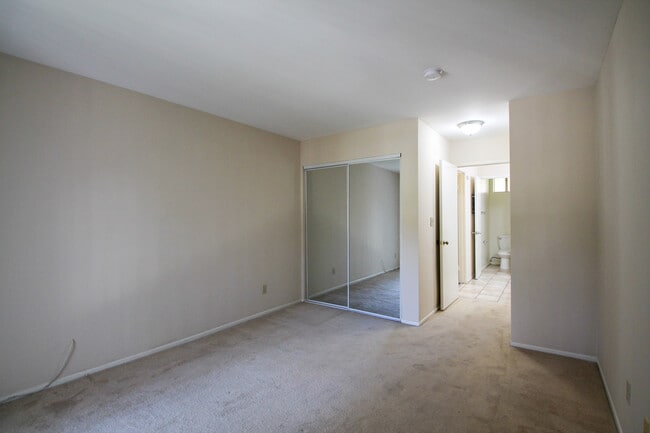 Photo - 15040 Moorpark St