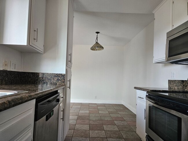 Photo - 1 month off move in special. 2 bedroom 2 bath with in unit laundry in Hillcrest /North Park!