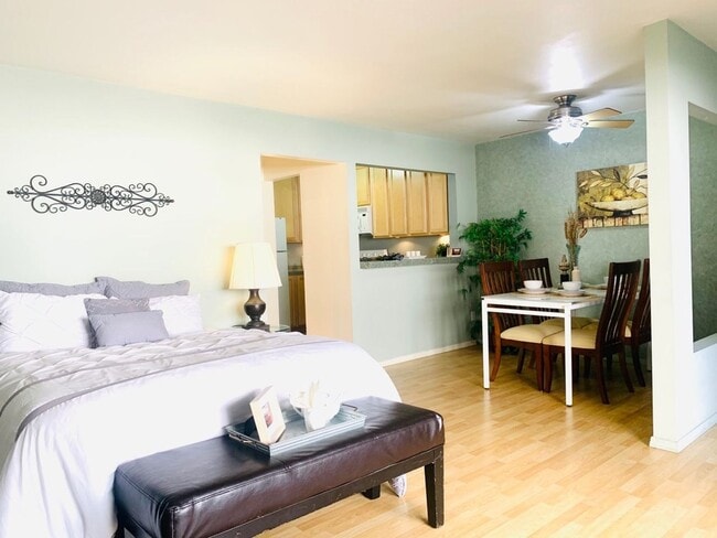 Building Photo - BEAUTIFUL CONDO! 2 MINUTE WALK TO CAMPUS!
