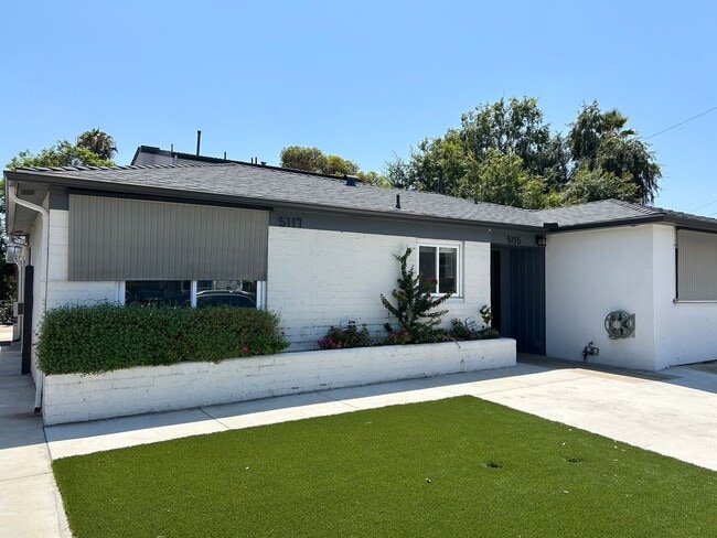 Photo - 5BD/2BA, Great Sunroom!