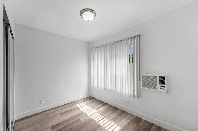 Photo - 925 W 30th St Unit 14C