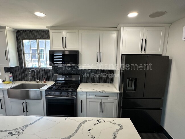 Photo - 1205 E 4th St