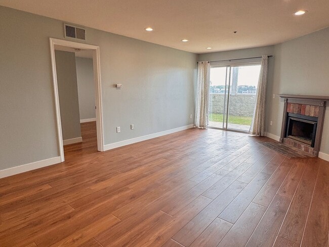 Photo - Well Kept 2BD Condo with Sunset Views