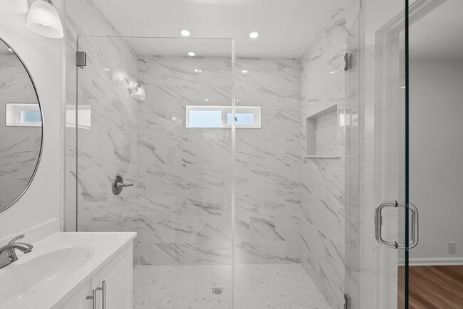 Master Bathroom - 3820 Orangedale Ave Unit Single House