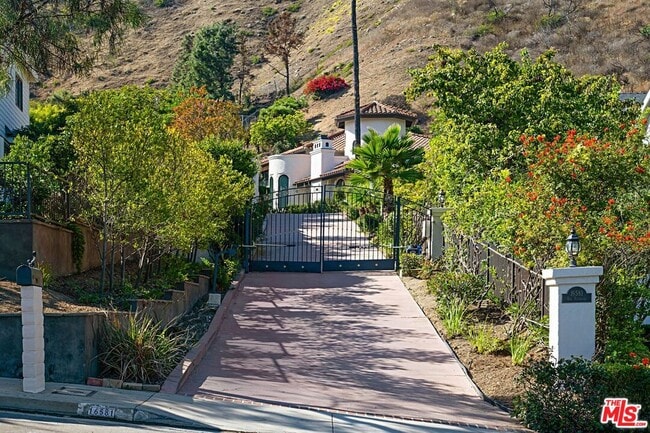 Photo - 16581 Vía Floresta