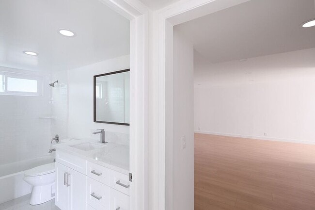 Photo - 3155 Montrose Ave