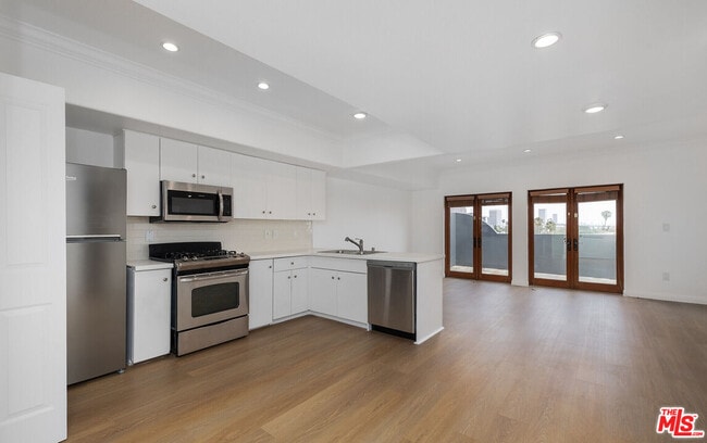 Photo - 930 S Robertson Blvd Condo Unit 603