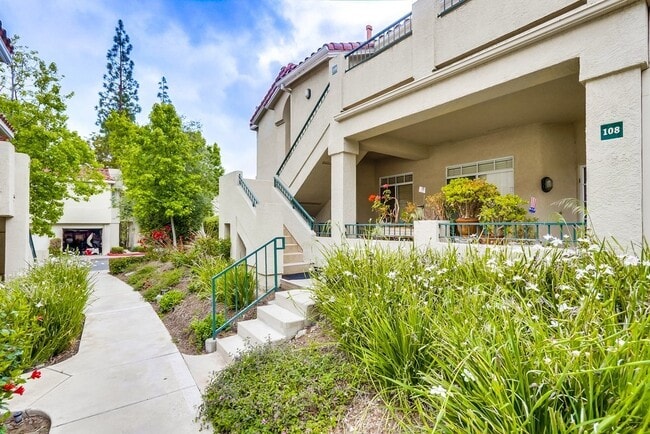 Photo - Beautiful Aliso Viejo Condo in the Seagate Colony-2/2