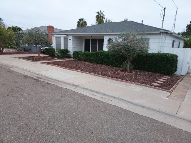 Beautiful Home w/ plenty of parking ! ! ! - 4804 Austin Dr House