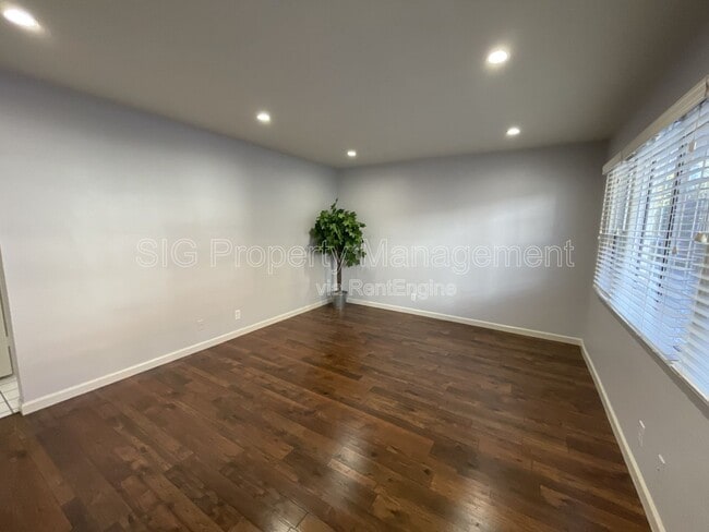 Photo - 10818 Blix St Unit 818 2