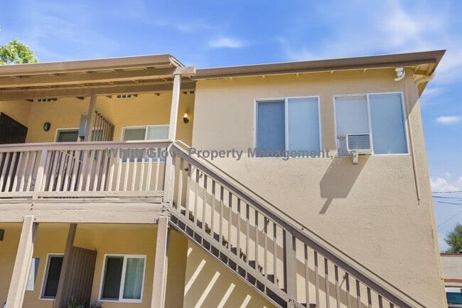 Building Photo - 136 E Ash Ave Unit D