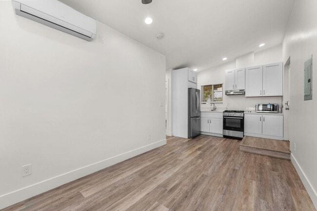 Photo - Detached 1 bedroom!