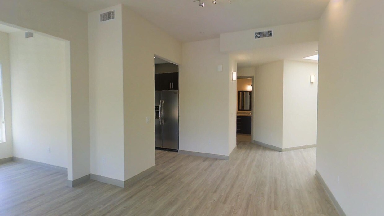 3D Tour - White Magnolia