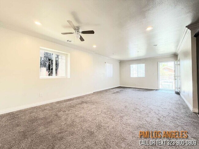 Photo - 114 W 50th St