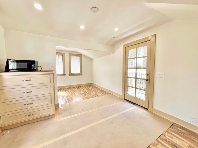 Photo - Charming Bluff Park Studio – Bright, Priva... Unit 206 Temple Ave