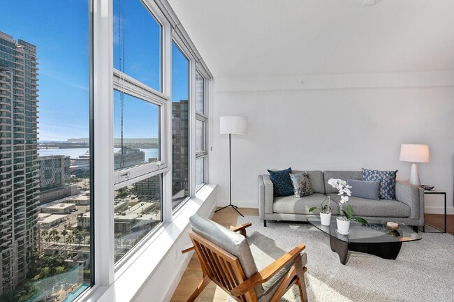 Building Photo - "Stunning 2-Bed, 2-Bath Urban Retreat with 1161 Sq Ft of Comfort in Downtown San Diego!" Unit 2606
