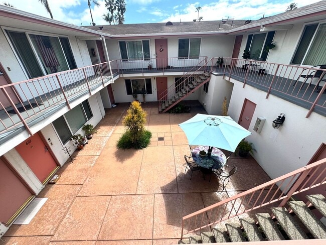 Building Photo - Upgraded Spacious and Bright Upstairs One Bedroom Unit 609