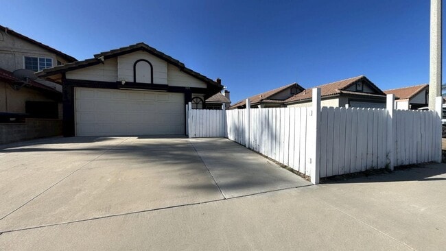 Building Photo - Charming 2 Bedroom 2 Bath home in Perris!