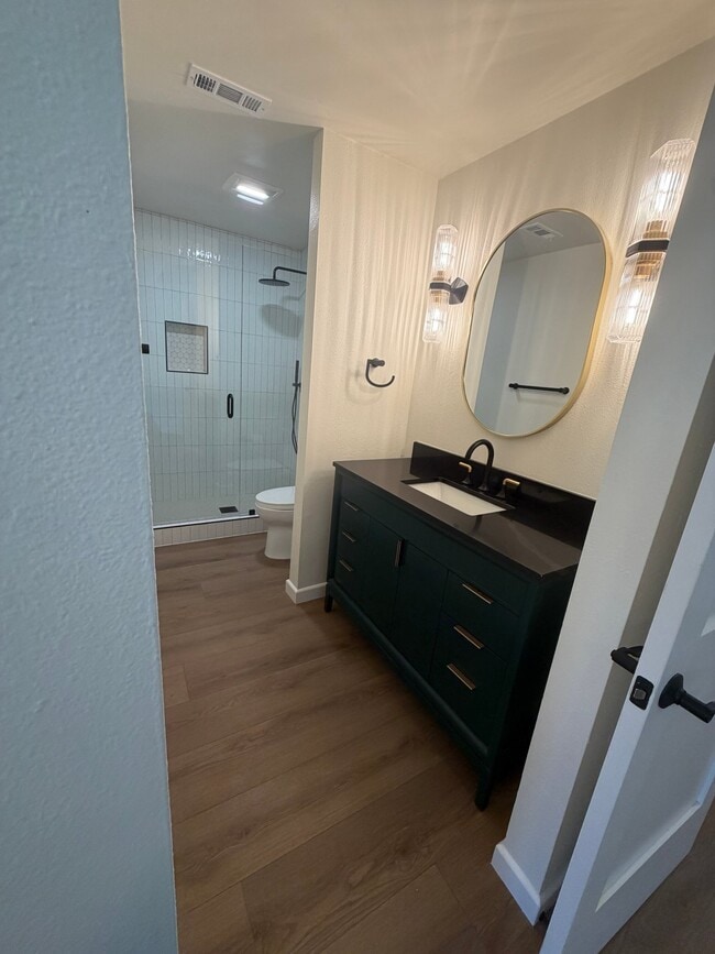 Photo - 7520 Woodbine Way