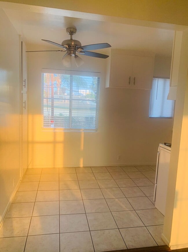 Cheerful and Spacious 1 bd/1bth Upstairs Unit - Cheerful and Spacious 1 bd/1bth Upstairs Apartment Unit Unit 9012
