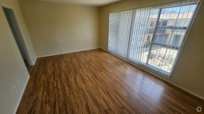 Building Photo - 3945 Stevely Ave Rental