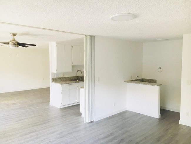 Open floor plan - 1236 Amherst Ave Unit 16