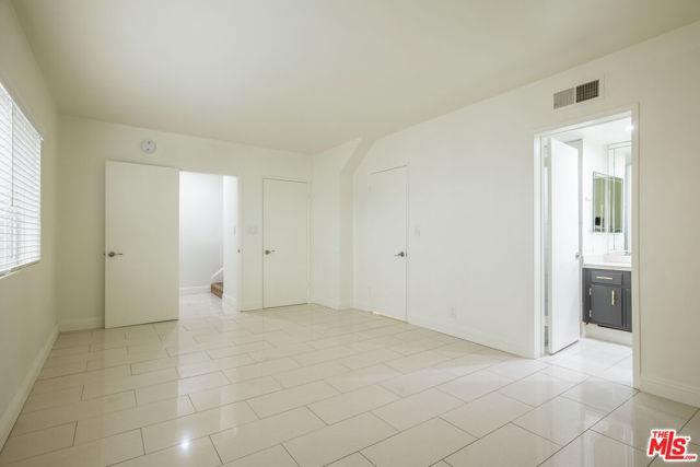 Photo - 148 S Reeves Dr Unit 4