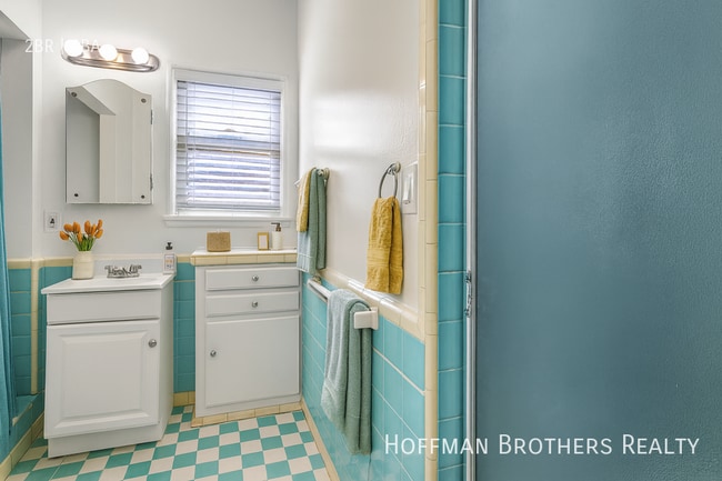 Photo - 614 Midvale Ave