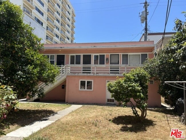 Photo - 1042 2nd St Unit 3
