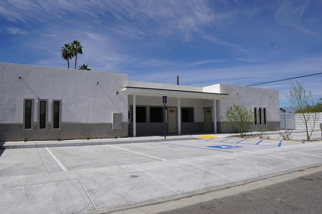 Building Photo - 517 S Mountain View Dr