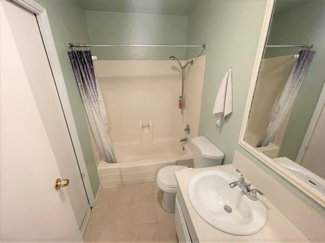 Photo - Cozy 2 bed 1.5 bath apartment in Santa Ana