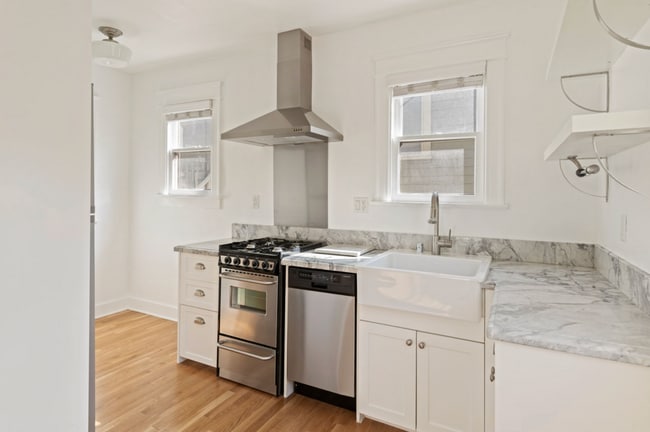 Photo - Adorable 1 bed / 1 bath Apartment in the Heart of Echo Park with In-Unit Laundry, Parking & Priva... Unit 1712 1/2