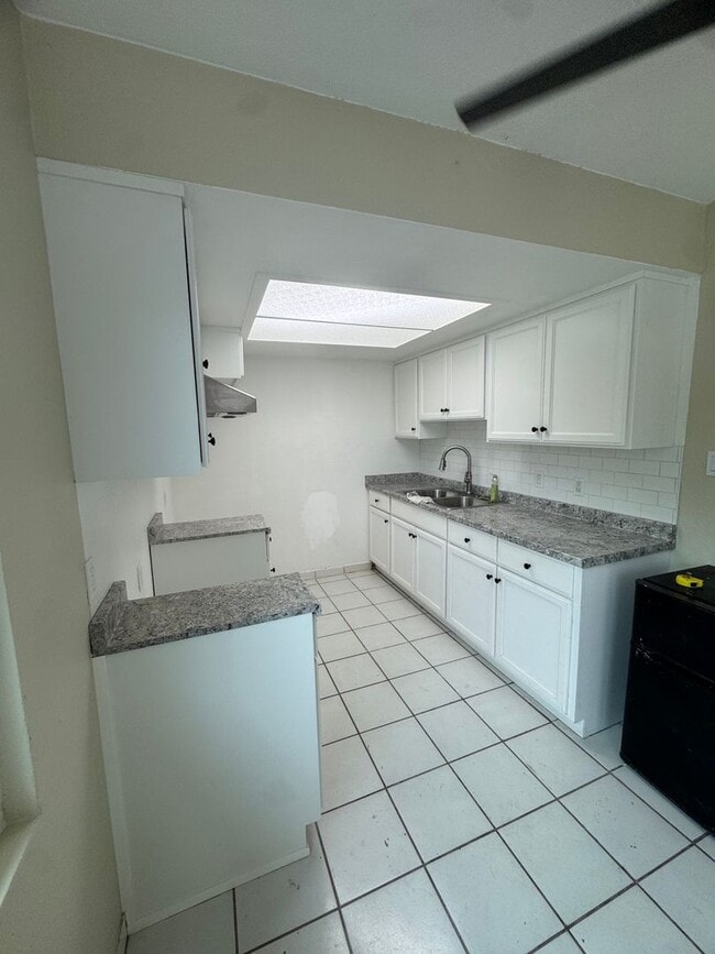 Building Photo - 7033 Perry Rd Unit B
