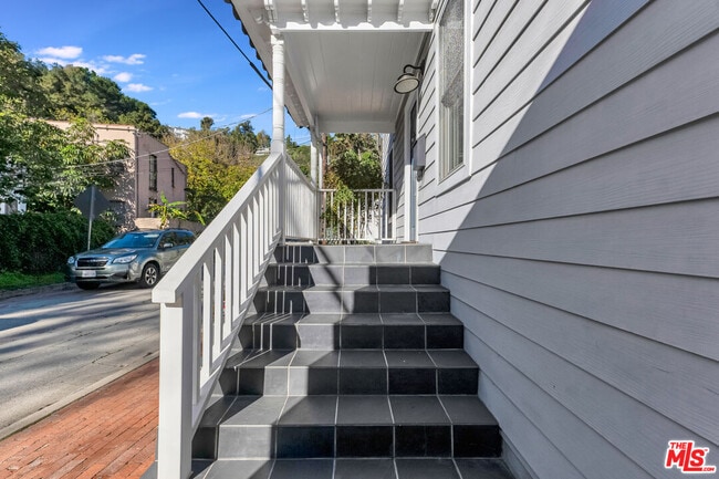 Photo - 6117 Glen Holly St