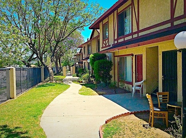 Photo - Grove Ave Apts