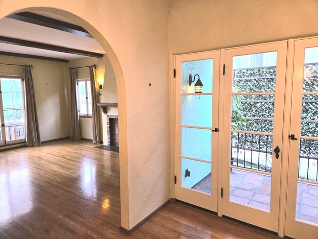 Photo - 1922 N Hoover St Unit 1922