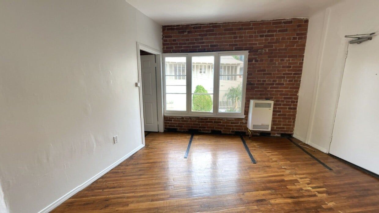 3D Tour - EC1 - 1650 Echo Park Apartments