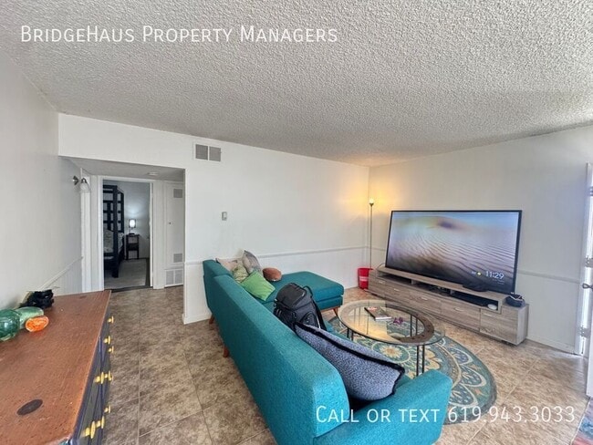 Building Photo - 1000 Leslie Rd Unit D