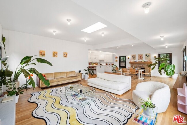 Photo - 623 N Sierra Bonita Ave